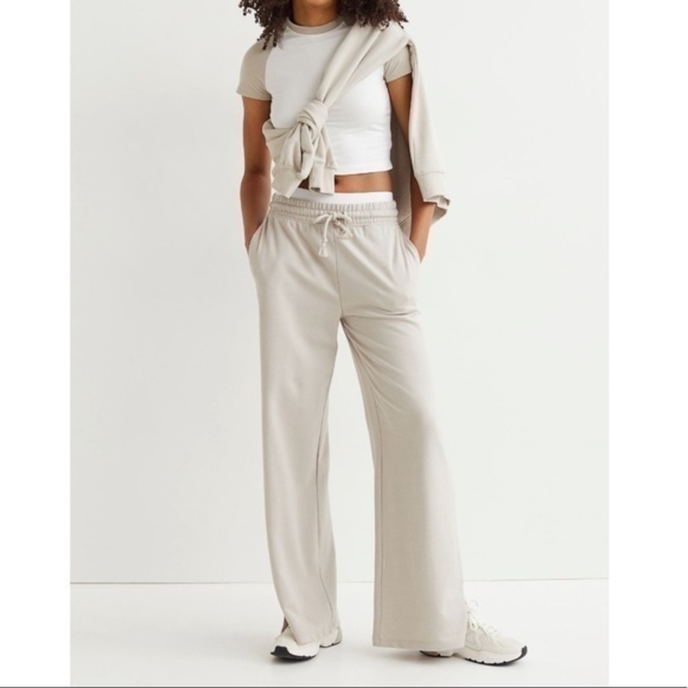 New H&M | Biege & White Crop Top T-Shirt